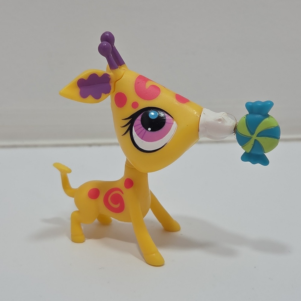 Littlest Pet Shop Yellow Giraffe Spinning Candy LPS 2011 Candylicious Carnival